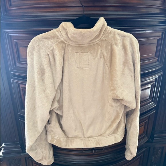 Hollister Cream Fleece Quarter-Zip Pullover cropped - Picture 5 of 5